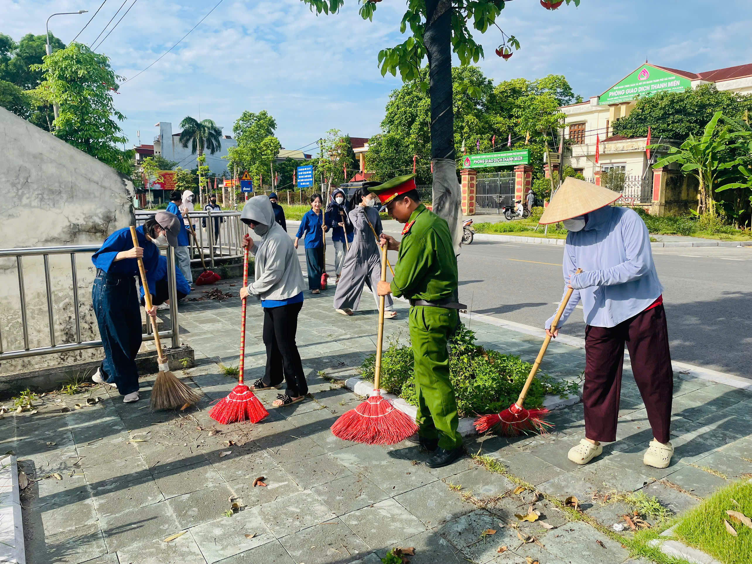 Công an các đơn vị, địa phương hưởng ứng phong trào thi đua “Toàn dân chung tay bảo vệ môi trường, vì một Việt Nam xanh - sạch - đẹp”